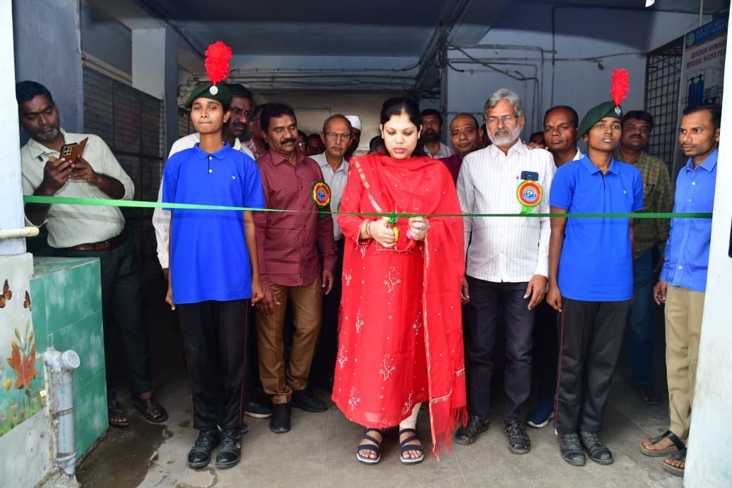 రాష్ట్రస్థాయి కార్టూన్ల ప్రదర్శనను ప్రారంభించిన కలెక్టర్